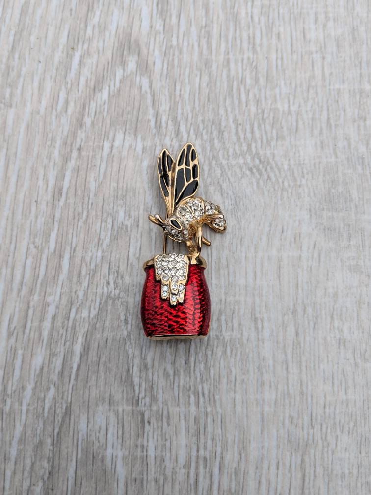 strass Und Emaille Biene Honig Topf Brosche von BlueHillsBrooches