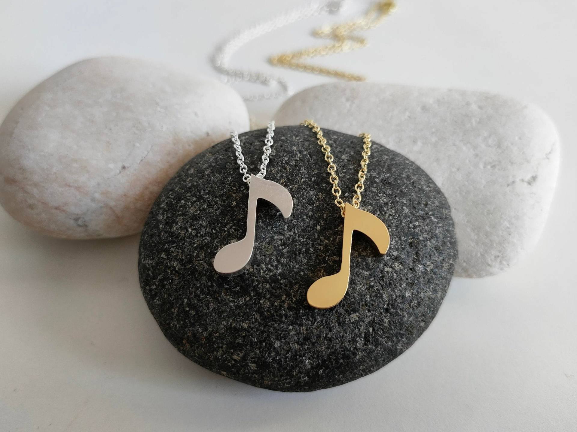Musik Hinweis Halskette | Schmuck Beste Freundin Geschenk Musiker Viertelnote Anhänger Sänger Layering Kette Musik Hinweis Halskette | Schmuck Beste Freundin Geschenk Musiker Viertelnote Anhänger Sänger Layering Kette von BlueKarmaJewellery