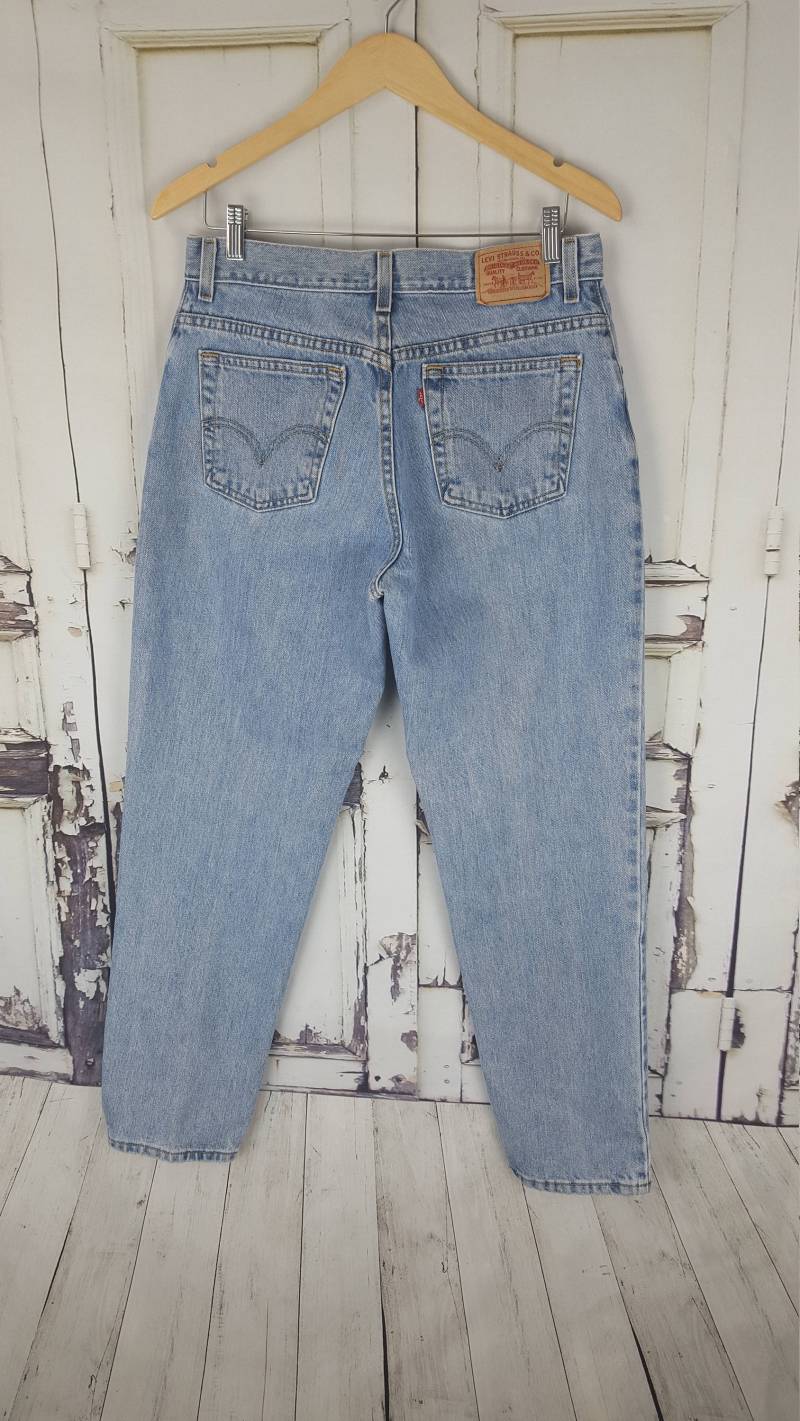 Vintage Levi's Red Tab 550 High Waist Mom Jeans Damen Größe 32 von BlueKoiVintage