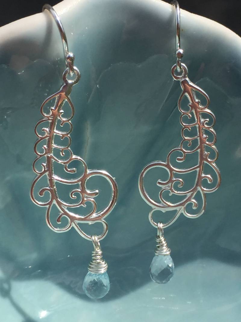 Sky Blue Topas Blatt Ohrringe in Sterling-Silber von BlueLagoonTreasures