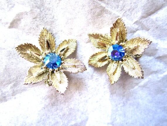 50Er Jahre 60Er Lisner Aqua Blueearrings Aurora Borealis Strass Blumen Metall Clip Auf von BlueMondayVintageUSA