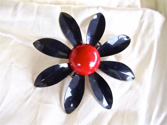60Er Jahre Pin Blume Brosche Marine Blau Emaille Red Dot Center Mod von BlueMondayVintageUSA