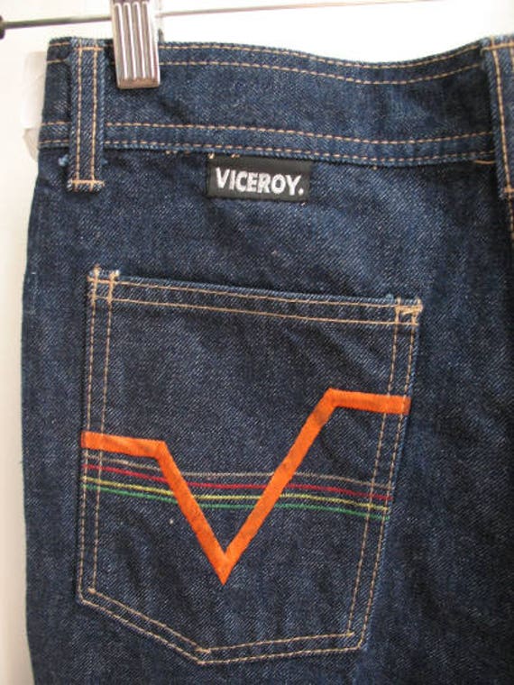 S 70Er Jahre Jeans Nwt 29" Taille Von Viceroy Tall Skinny Rocker Kleine Extra Lange Männer Bestickt V Rückentaschen Groß von BlueMondayVintageUSA