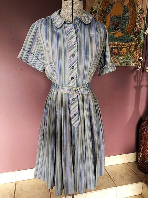 xxs 50Er Jahre 60Er Shirtdress Tag Kleid Von Schrittmacher Juniors Pastell Grau Blau Gürtel Voller Rock Pleated Teen Vintage Extra Klein von BlueMondayVintageUSA