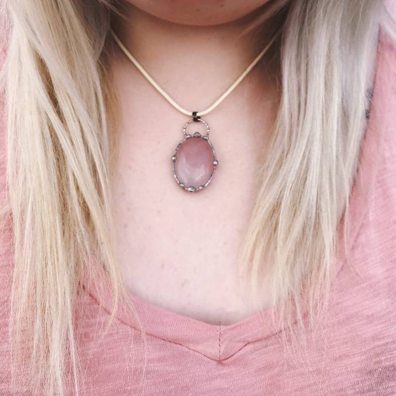 Rose Quartz Solder Anhänger Halskette Mit Ohrsteckern | Kristall Metall Bleifreie Löten Schmuck Handgefertigt von BlueMoonSirens