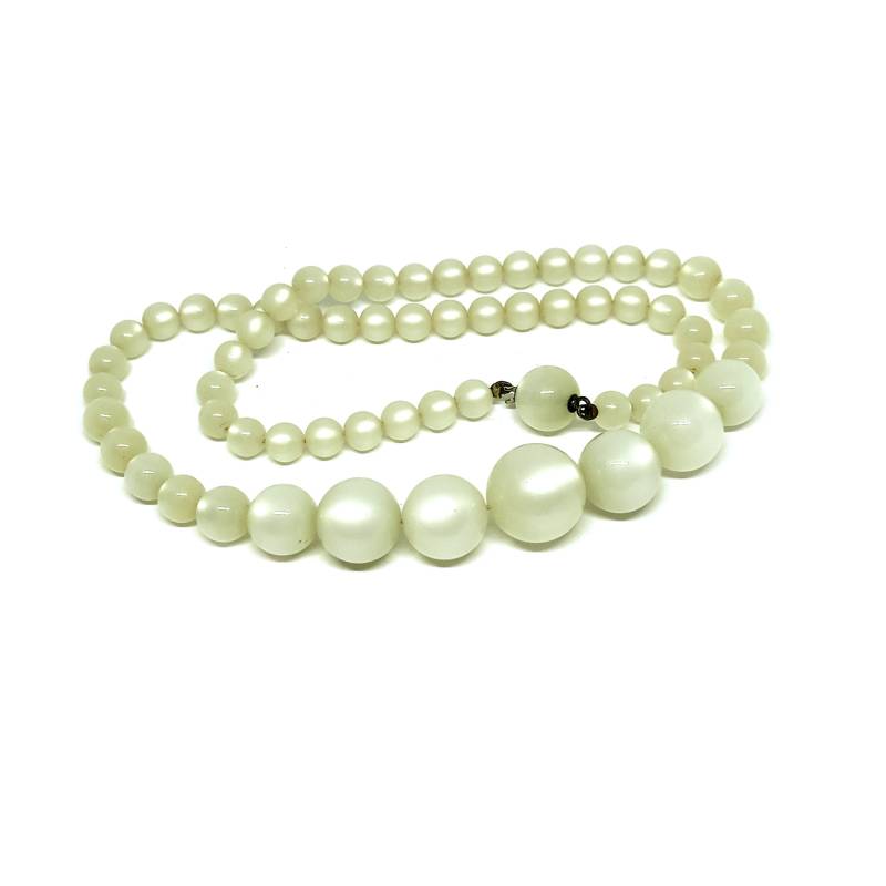50Er Jahre Halskette Weiße Perlen Irisierendes Graduiertes Glasperlen Stil Kunststoff Verschluss 50Er Jahre Halskette Weiße Perlen Irisierendes Graduiertes Glasperlen Stil Kunststoff Verschluss von BlueMoonTrinketShop