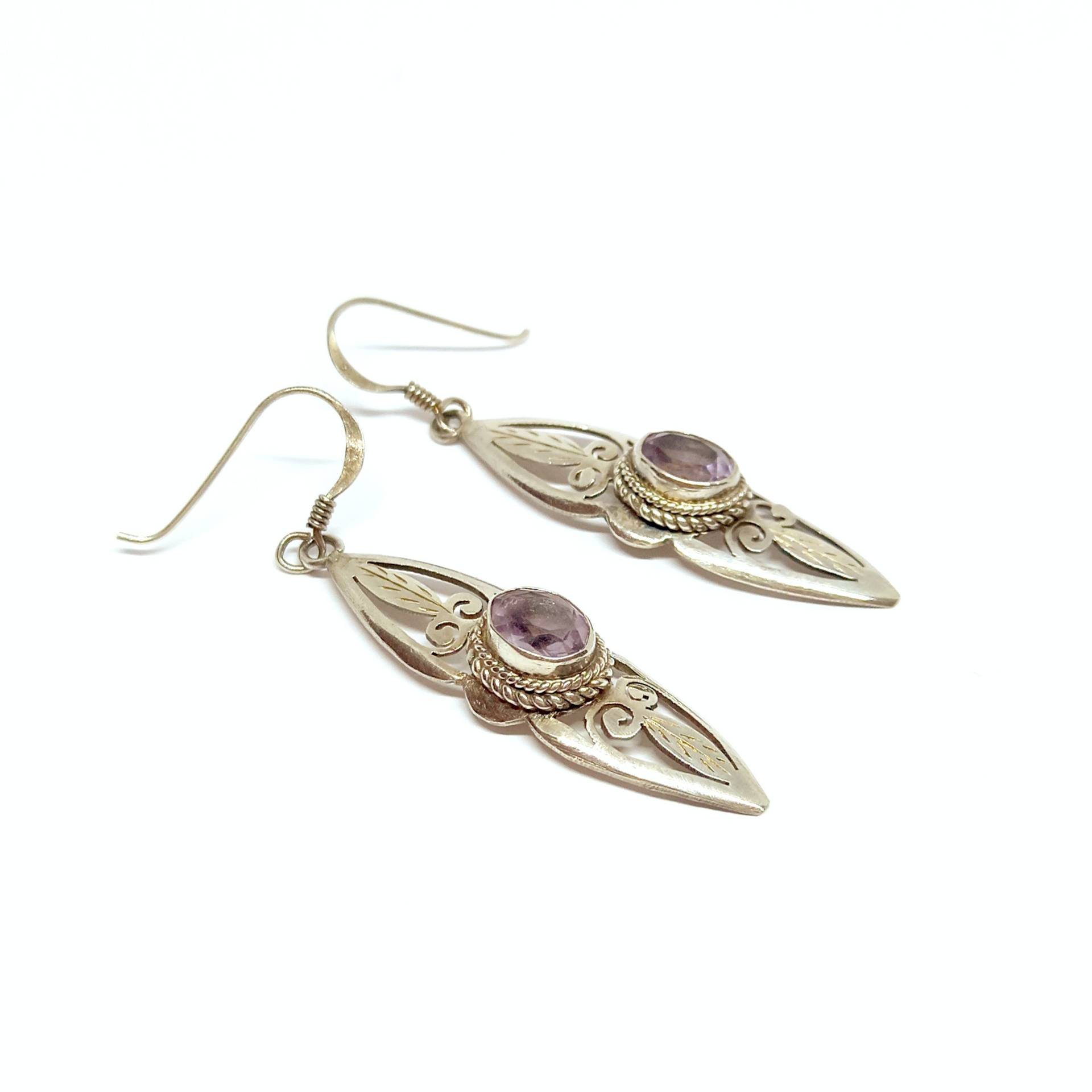 Amethyst Ohrringe Sterling Silber Ohrhänger Vintage 925 Verzierten Cut Out Design Lange Tropfenform Amethyst Ohrringe Sterling Silber Ohrhänger Vintage 925 Verzierten Cut Out Design Lange Tropfenform von BlueMoonTrinketShop