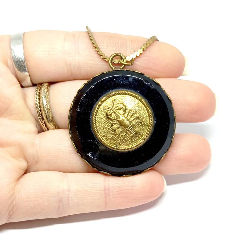sternzeichen Krabbe Krebs Anhänger 1960S Vintage Hummer Halskette Gold Schwarz Astrologie Schmuck Glas Rarität Runder sternzeichen Krabbe Krebs Anhänger 1960S Vintage Hummer Halskette Gold Schwarz Astrologie Schmuck Glas Rarität Runder von BlueMoonTrinketShop