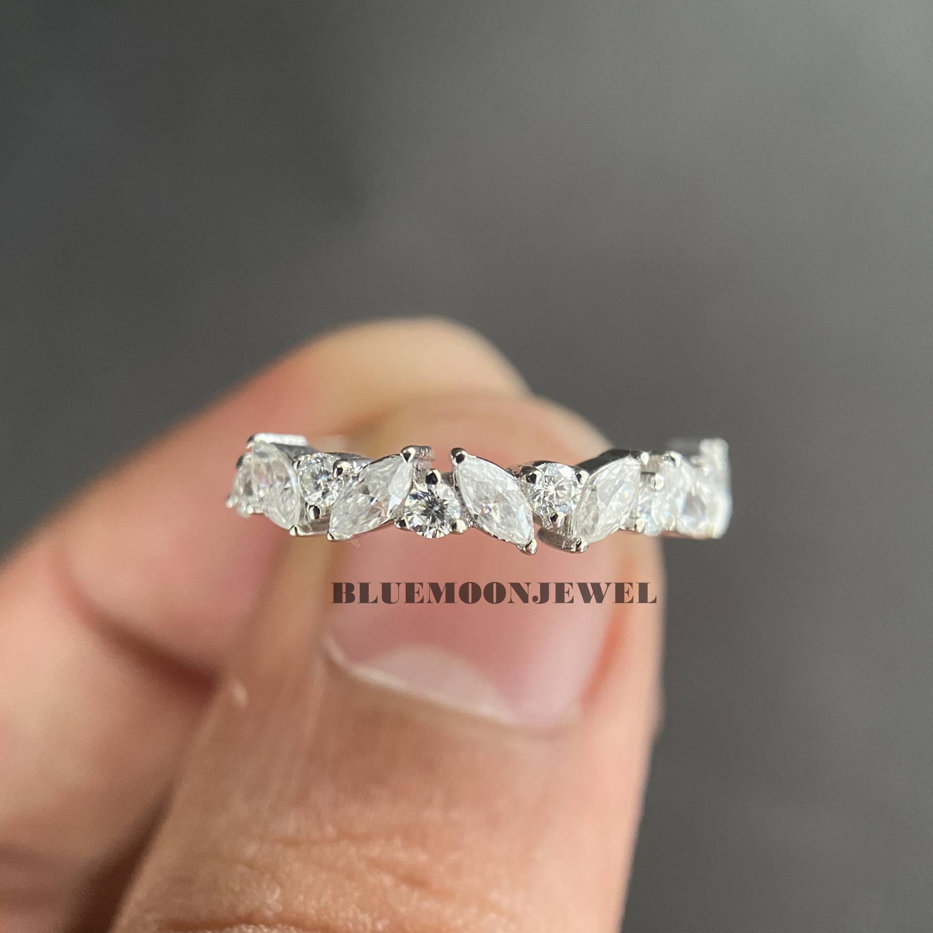 Moissanite Ehering, 0, 50 Tcw Marquise Und Runder Schnitt Zickzack-Ehering, Goldringe von BlueMoonjewel2015