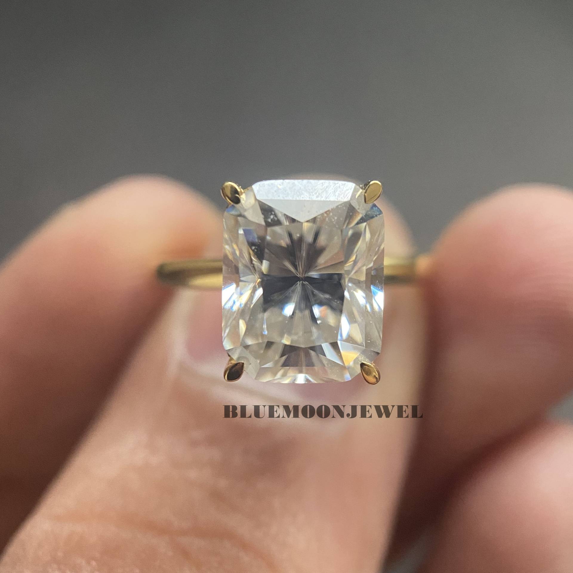 Moissanite Radiant Cut Verlobungsringe, 14K Gelbgold Verlobungsring, Solitaire Ringe Für Frauen von BlueMoonjewel2015