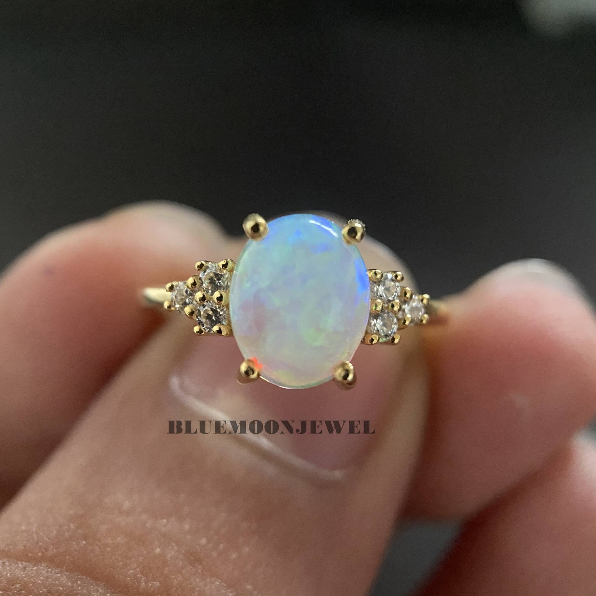 Vintage Opal Verlobungsring Natürlicher Feueropal Ehering 14K Gold Edelstein Ring Einzigartiger Diamant von BlueMoonjewel2015