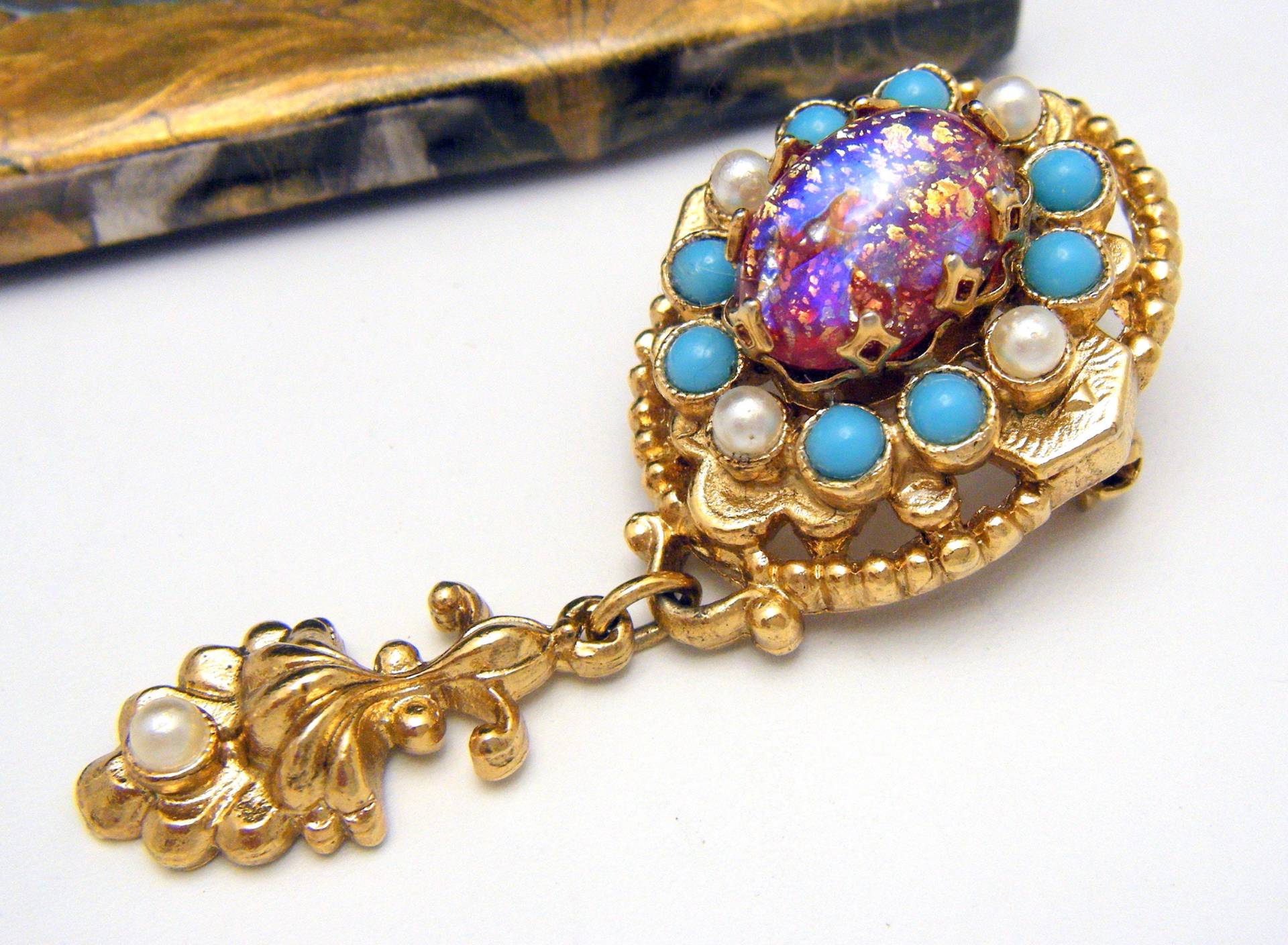 Seltene Vintage Lisner Brosche Foiled Glass Drachen Atmen Lucite Pearlized Beads Seltene Vintage Lisner Brosche Foiled Glass Drachen Atmen Lucite Pearlized Beads von BluePlateSpecial2005