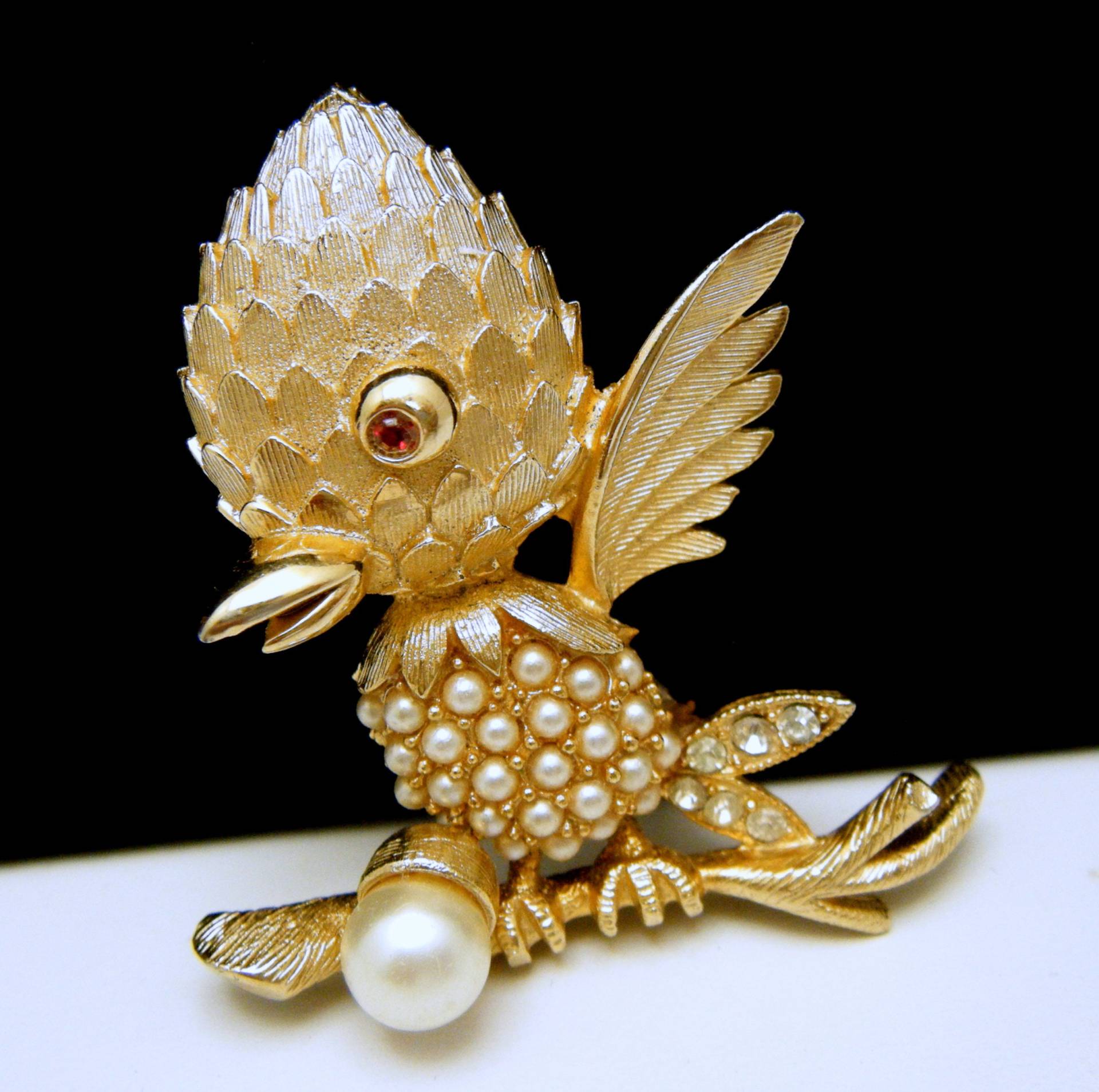 Vintage Signierte Tortolani Vogel Brosche Kunstperlen Rote Strass Eye Gold Tone Vintage Signierte Tortolani Vogel Brosche Kunstperlen Rote Strass Eye Gold Tone von BluePlateSpecial2005