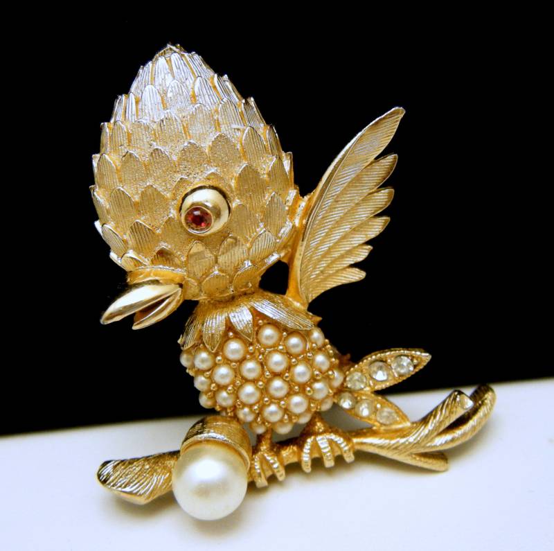 Vintage Signierte Tortolani Vogel Brosche Kunstperlen Rote Strass Eye Gold Tone Vintage Signierte Tortolani Vogel Brosche Kunstperlen Rote Strass Eye Gold Tone von BluePlateSpecial2005