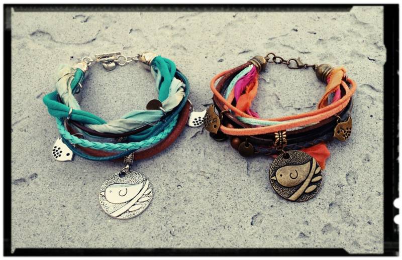 Boho Momma Vogel Armband Sari Seide & Leder Wrap, Initial Charms von BlueReefBoutique