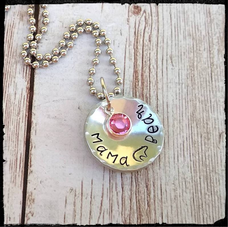 Mama Bär Handgestempelter Zinn Charm Halskette | Swarovski Kristall Geburtsstein(En Gehämmerte Zinn/Gewölbte Muttertagsgeschenk von BlueReefBoutique