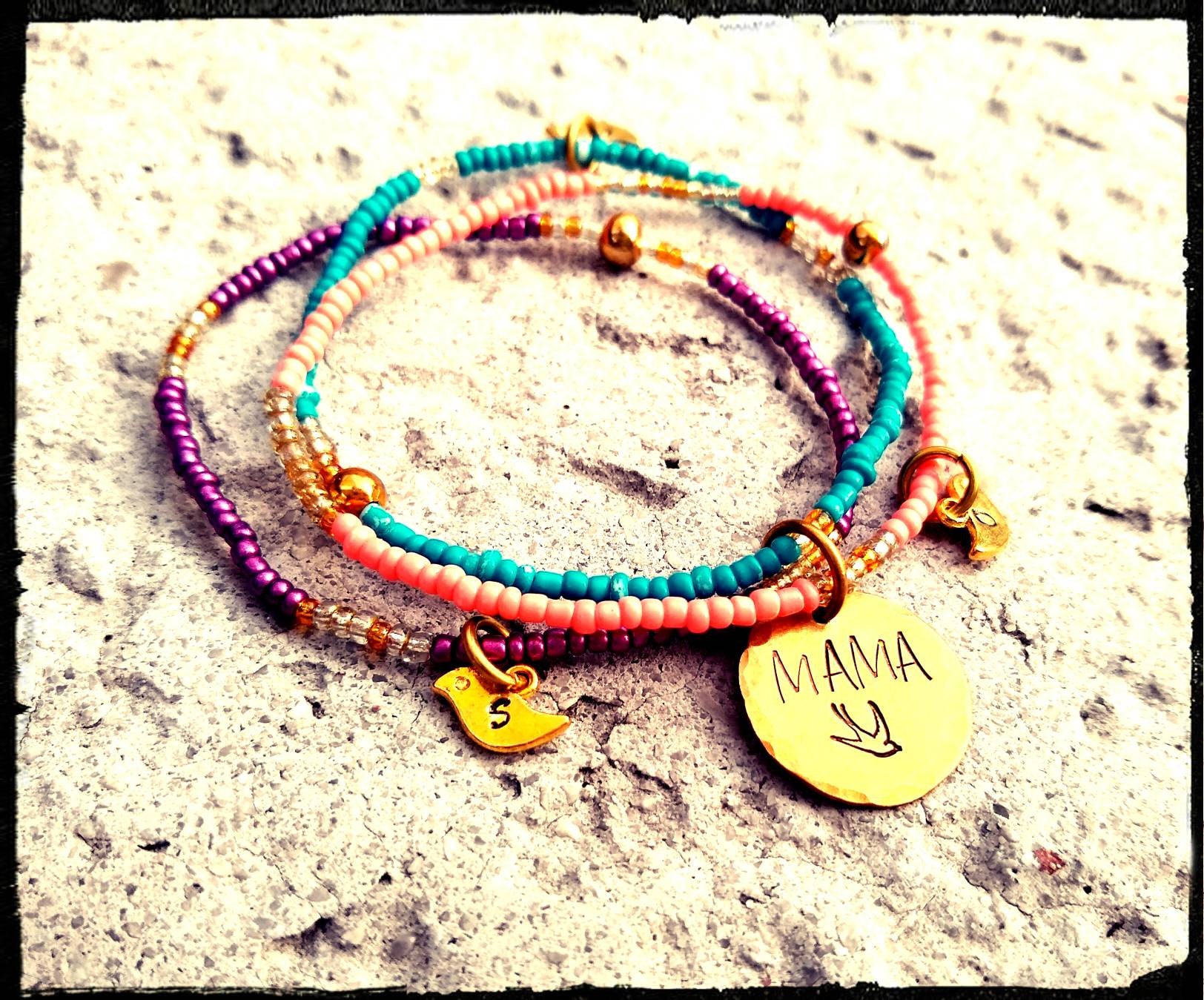 Mama Vogel Hand Gestempelt Samen Perle Armbänder Wählen Perlenfarben | Silber Oder Gold Akzente Gestempelt Charms Kinder-Initialen Geschenk von BlueReefBoutique