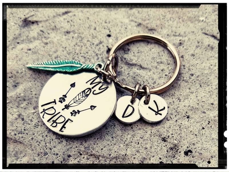 Mein Stamm - Schlüsselanhänger Hand Gestempelt/Pfeile Feder Initialen Charme Personalisieren Boho von BlueReefBoutique