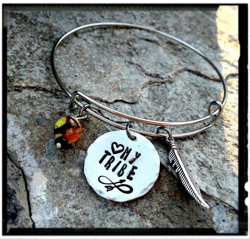 My Tribe Love Charm Armreif - Handgestempelter Aluminium Anhänger/Feder/Jaspis Stein(Farbe AuswählenEdelstahl/Silber/Geschenk von BlueReefBoutique