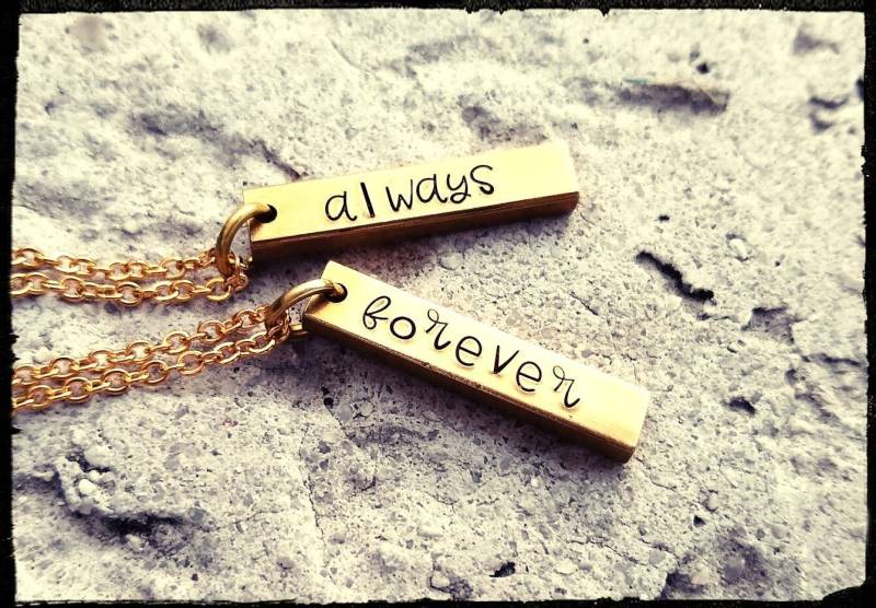 Personalisierte Messing Paare Halskette Hand Gestempelt Vertikale Leiste von BlueReefBoutique