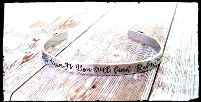 Psalm 91 Hand Gestempelt Manschette Armband Flügel Charms | Religiös/Spirituell Schrift Armband/Zitat Manschette/Psalmen Geschenk von BlueReefBoutique