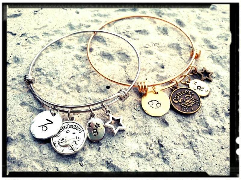 Sternzeichen Charm Armreif - Gold Oder Silber/Edelstahl/Wähle Dein Zeichen/Handgestempelte Charms Sternbild Schmuck/Astrologie/Geschenk von BlueReefBoutique