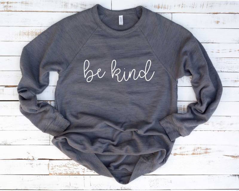 Be Kind Shirt. Güte Tshirt. Schöner Mensch. Super Weiches & Bequemes Unisex Langarm Sweatshirt. Humanity Gleichheitsshirt. Sei Schönes T-Shirt von BlueSandTextiles