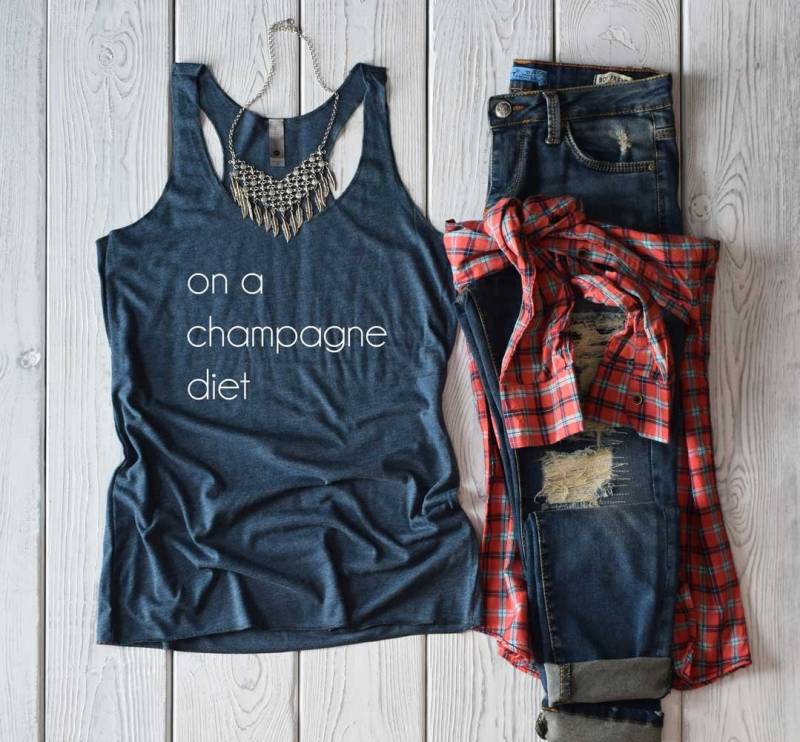 Champagner Hemd. Auf Einem Champagner-Diät-Tank-Top. Super Weicher Und Bequemer Tri-Mix Racerback Tank. Brunch Tank Top. Mimosas Shirt von BlueSandTextiles