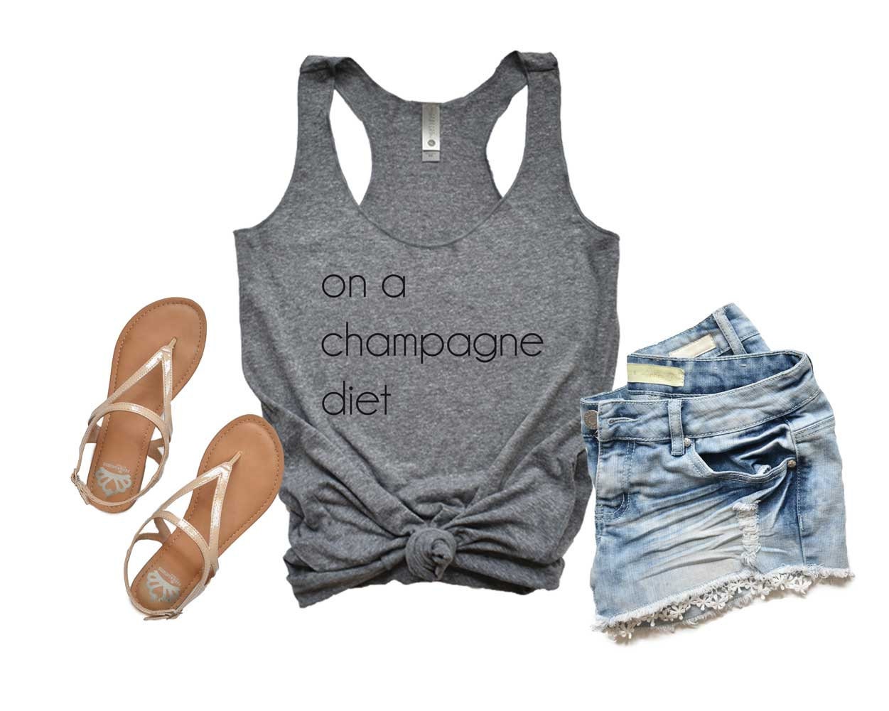 Champagner Hemd. Auf Einem Champagner-Diät-Tank-Top. Super Weicher Und Bequemer Tri-Mix Racerback Tank. Wochenend-Shirt. Brunch Shirt von BlueSandTextiles