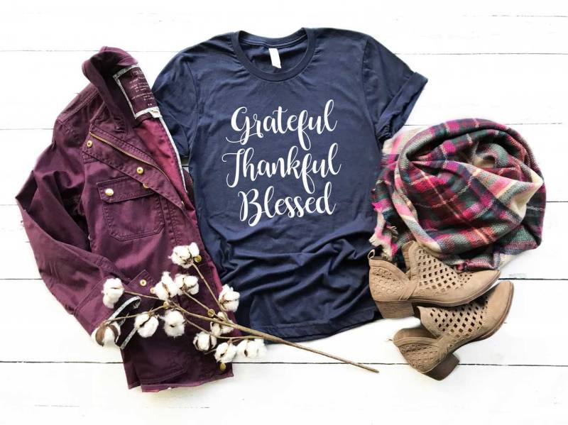 Dankbares Dankbares Gesegnetes Shirt. Thanksgiving Religiöses Super Weiches & Bequemes Unisex T-Shirt. Christliches Herbst von BlueSandTextiles