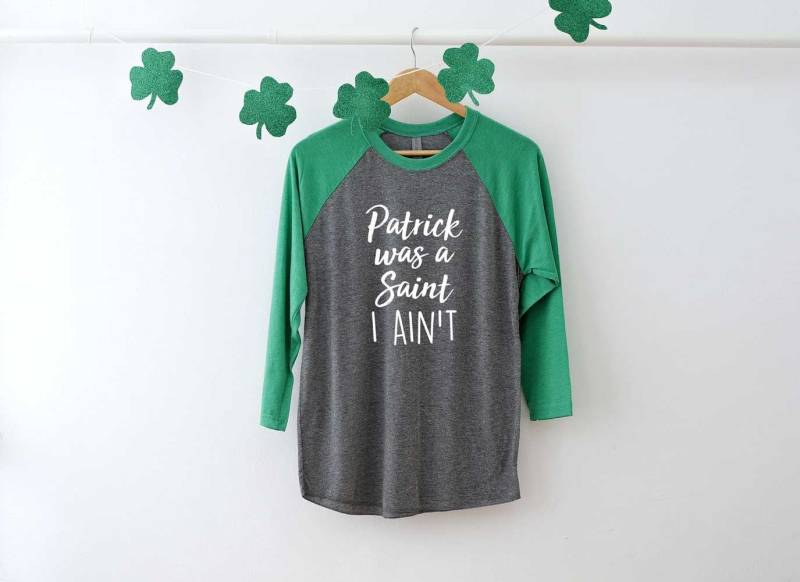Frauen St. Patrick's Day Shirt. Patrick Was A Saint, I Ain't. Super Weich Und Bequem, Triblend Baseball T-Shirt Für Frauen. Paddy von BlueSandTextiles