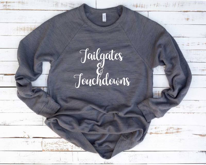 Fußball Shirt. Tailgates Und Touchdowns Sweatshirt. Super Weiches & Bequemes Unisex Langarm Game Day Fußball Shirt. Tailgates Und Touchdowns Sweatshirt. Super Weiches & Bequemes Unisex Langarm Game Day von BlueSandTextiles