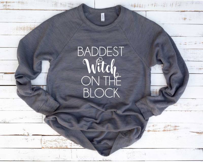 Halloween Shirt. Böseste Hexe Auf Dem Block. Sweatshirt. Super Weiches Und Bequemes Unisex Langarm Lustiges Hexen von BlueSandTextiles