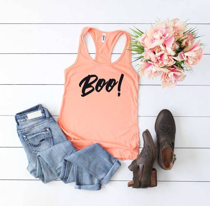Halloween-Shirt. Boo Tank-Top. Weiches Und Bequemes Racerback Tank Top. Damen Halloween Gespenst Shirt. Witziges Boo-Hemd von BlueSandTextiles