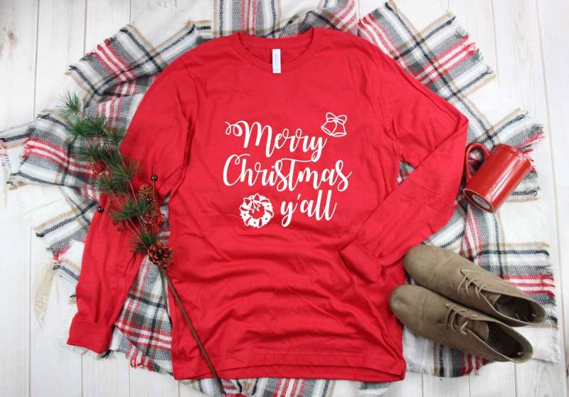 Weihnachtsshirt. Merry Christmas Y'all Shirt. Fröhliches Super Weiches Und Bequemes Unisex Langarm-T-Shirt. Country Tshirt von BlueSandTextiles