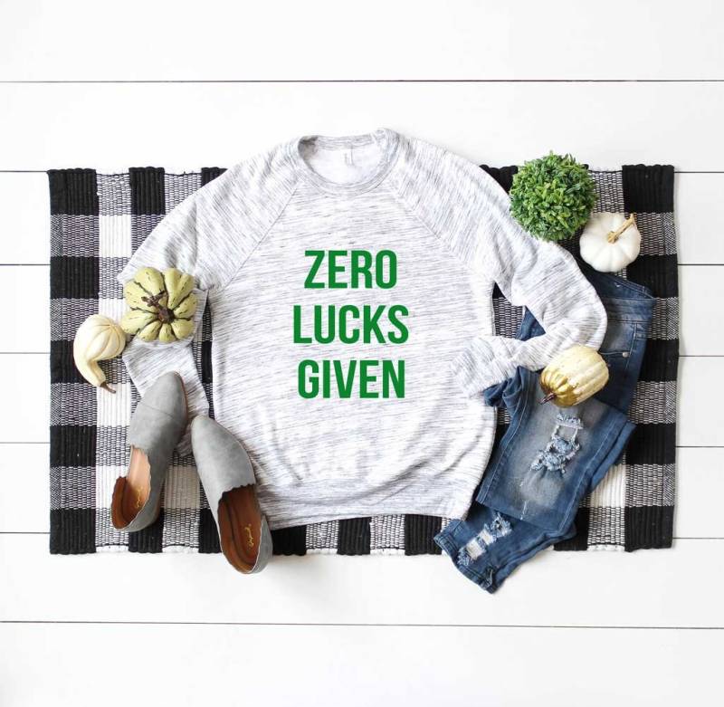 Zero Lucks Given Sweatshirt. St. Patrick Es Day Super Weiches & Bequemes Unisex Langarm Glücksshirt von BlueSandTextiles