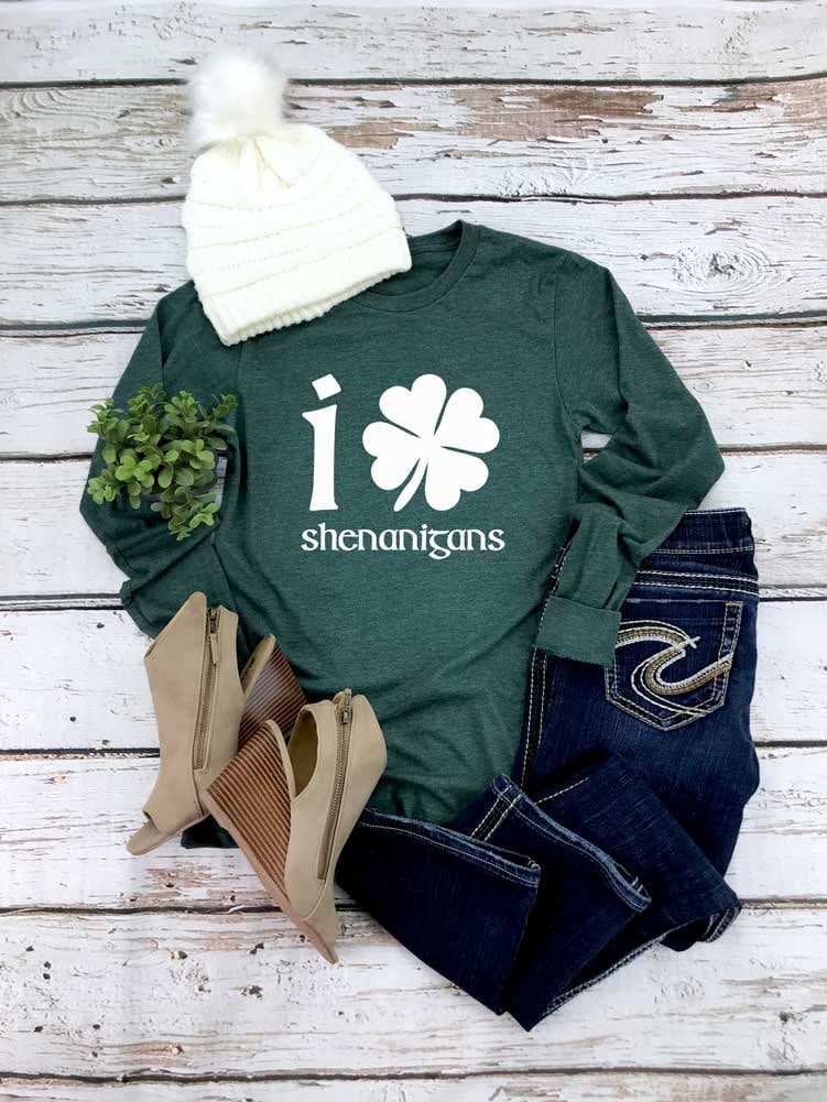 st. Patrick's Day Shirt. Ich Liebe Shenanigans Lustiges Saint Tshirt. Super Weiches & Bequemes Unisex Langarm-T-Shirt von BlueSandTextiles