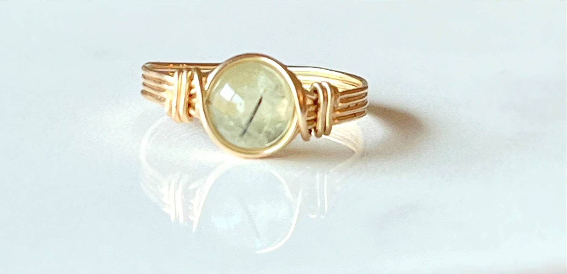 Prehnit Ring 14K Gold Filled Draht Gewickelt Edelstein Ring Prehnit Ring 14K Gold Filled Draht Gewickelt Edelstein Ring von BlueSoulDesigns
