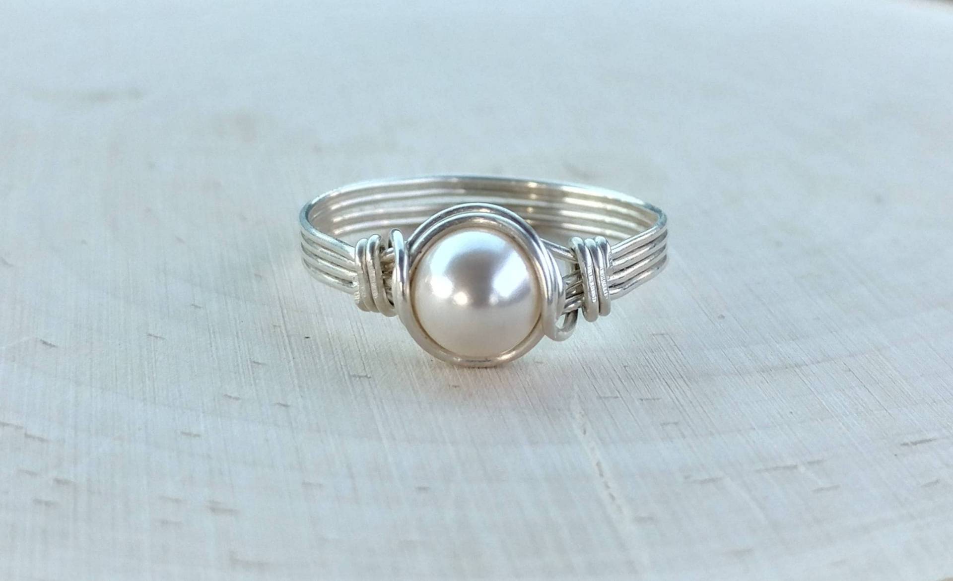 sterling Silber Draht Gewickelt Perle Ring Brautschmuck sterling Silber Draht Gewickelt Perle Ring Brautschmuck von BlueSoulDesigns