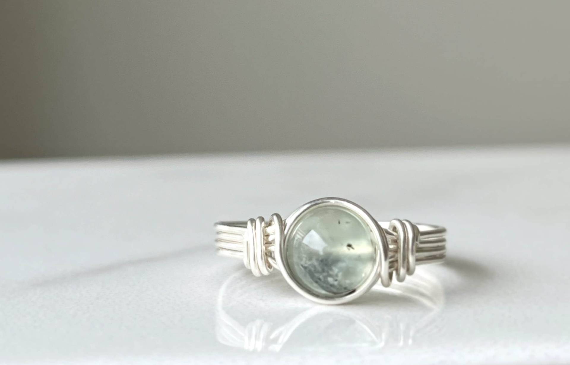 sterling Silber Prehnit Ring Draht Gewickelt sterling Silber Prehnit Ring Draht Gewickelt von BlueSoulDesigns