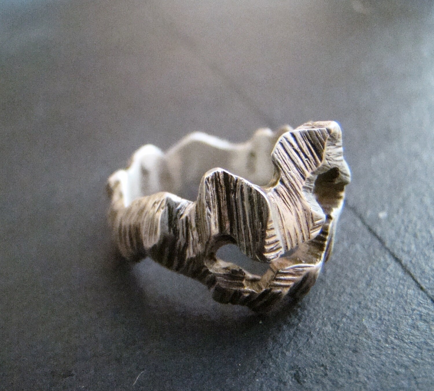 Bergkristall Ring - Crystal Ungleiche Bildränder Glatte Und Einfache Bergkristall Ring - Crystal Ungleiche Bildränder Glatte Und Einfache von BlueSunflowerStudio