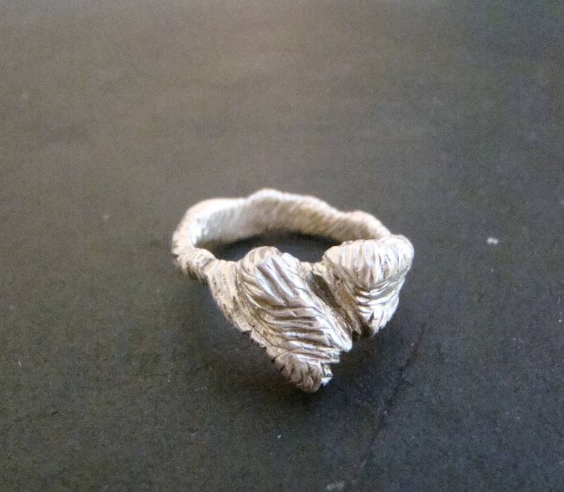 Heartbroken - Verzweigte Herz Ring Mit Rau Wirkende in Form Eines Herzens Heartbroken - Verzweigte Herz Ring Mit Rau Wirkende in Form Eines Herzens von BlueSunflowerStudio
