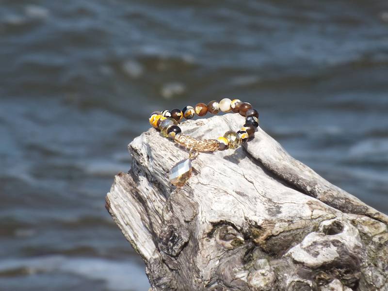 Gelbes Achat Perlen Armband, 24K Vergoldete Kristall Anhänger von BluebellebyPaula