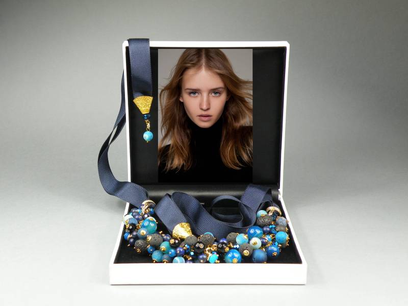 Lava Perlenkette, Achat, Kristall, Blaues Satinband von BluebellebyPaula