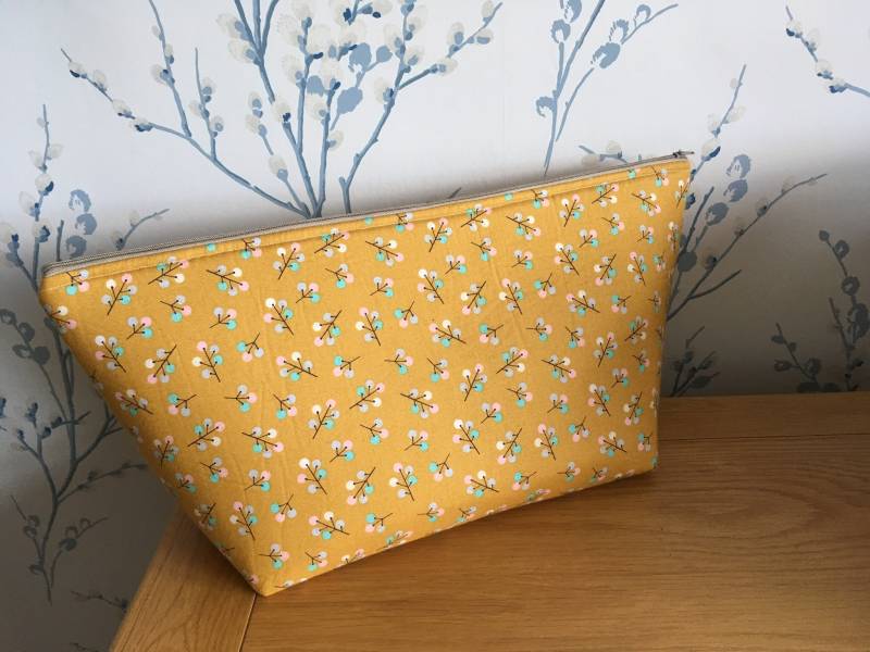 Große Make Up Tasche/Kosmetiktasche/Reisetasche Große Make Up Tasche/Kosmetiktasche/Reisetasche von Bluebellprettyquilts