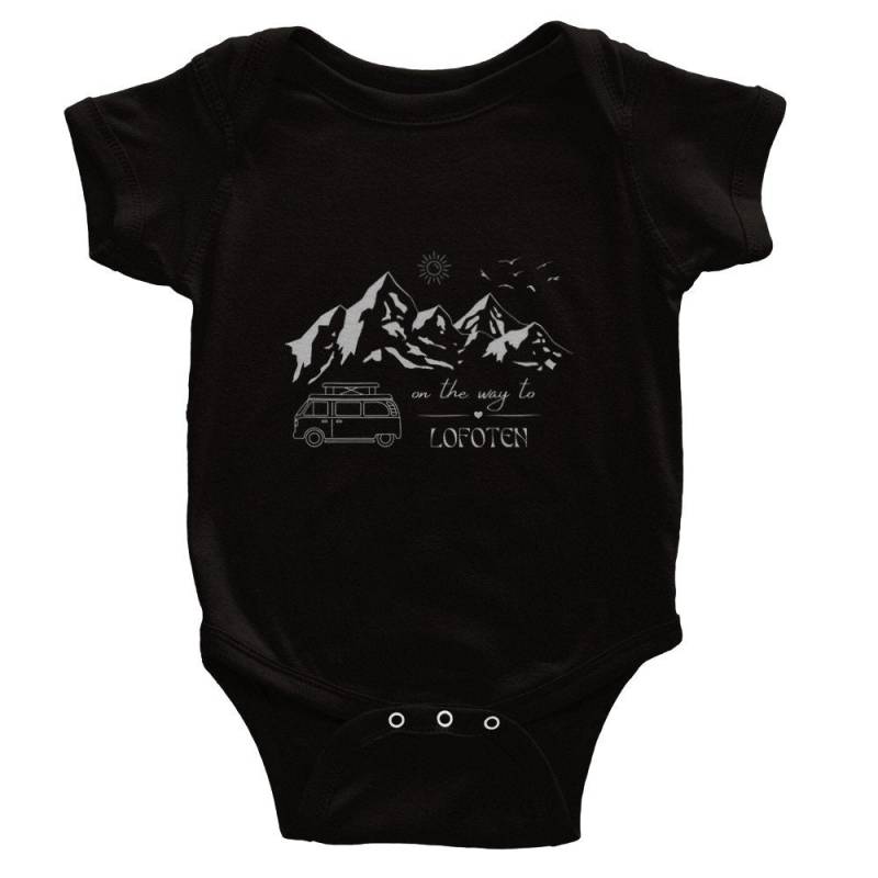 Baby Strampler Norwegen Lofoten On The Way To Wohnmobil Camping Bulli Bild Schrift Unisex Druckknöpfe Kurzarm Kurzärmelig Bedruckt von BlueberryRoads