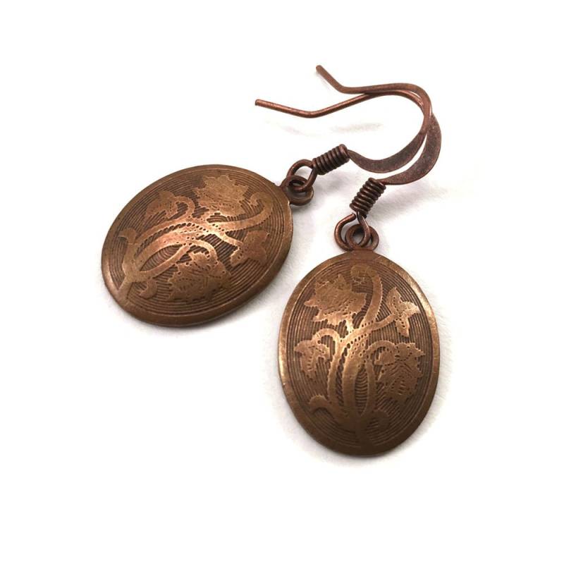 Geätzte Floral Kamee Ohrringe von BluerSkiesDesign