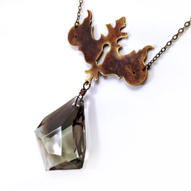 Kronleuchter Kristall Halskette Mit Vintage, Upcycled Schlüsselplatte Rosette, Topazgrau & Antike Bronze Kronleuchter Kristall Halskette Mit Vintage, Upcycled Schlüsselplatte Rosette, Topazgrau & Antike Bronze von BluerSkiesDesign