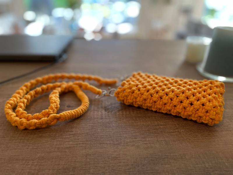 Makramee Handytasche Mit Abnehmbaren Gurt, Täschchen, Makramee, Boho, Geschenk, Mitbringsel, Accessoires, Smartphonetasche von Blumenbeat1