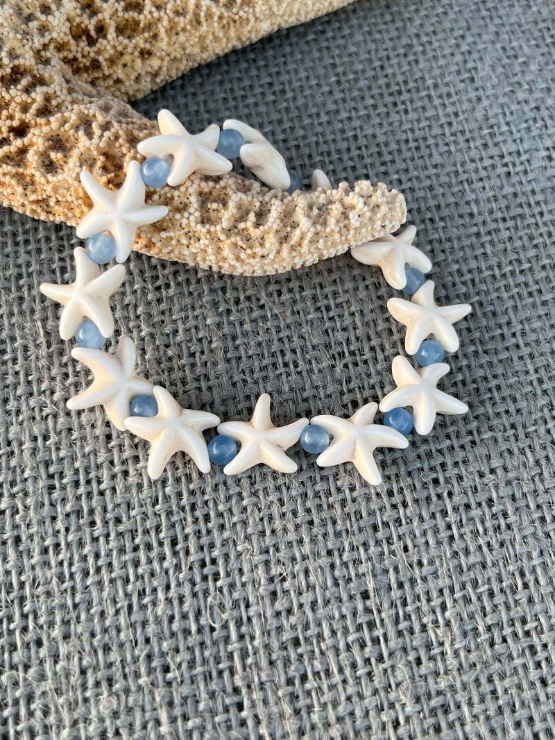 Armband, Hellblaue Jadeperlen, Seestern Howlith | Syn, Kleine Seesternarmband, 18 cm von BlumengartenAtelier1